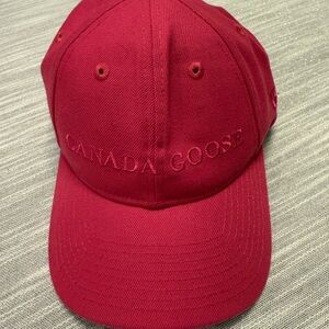 Canada Goose Pink Hat Classic Six-Panel Design